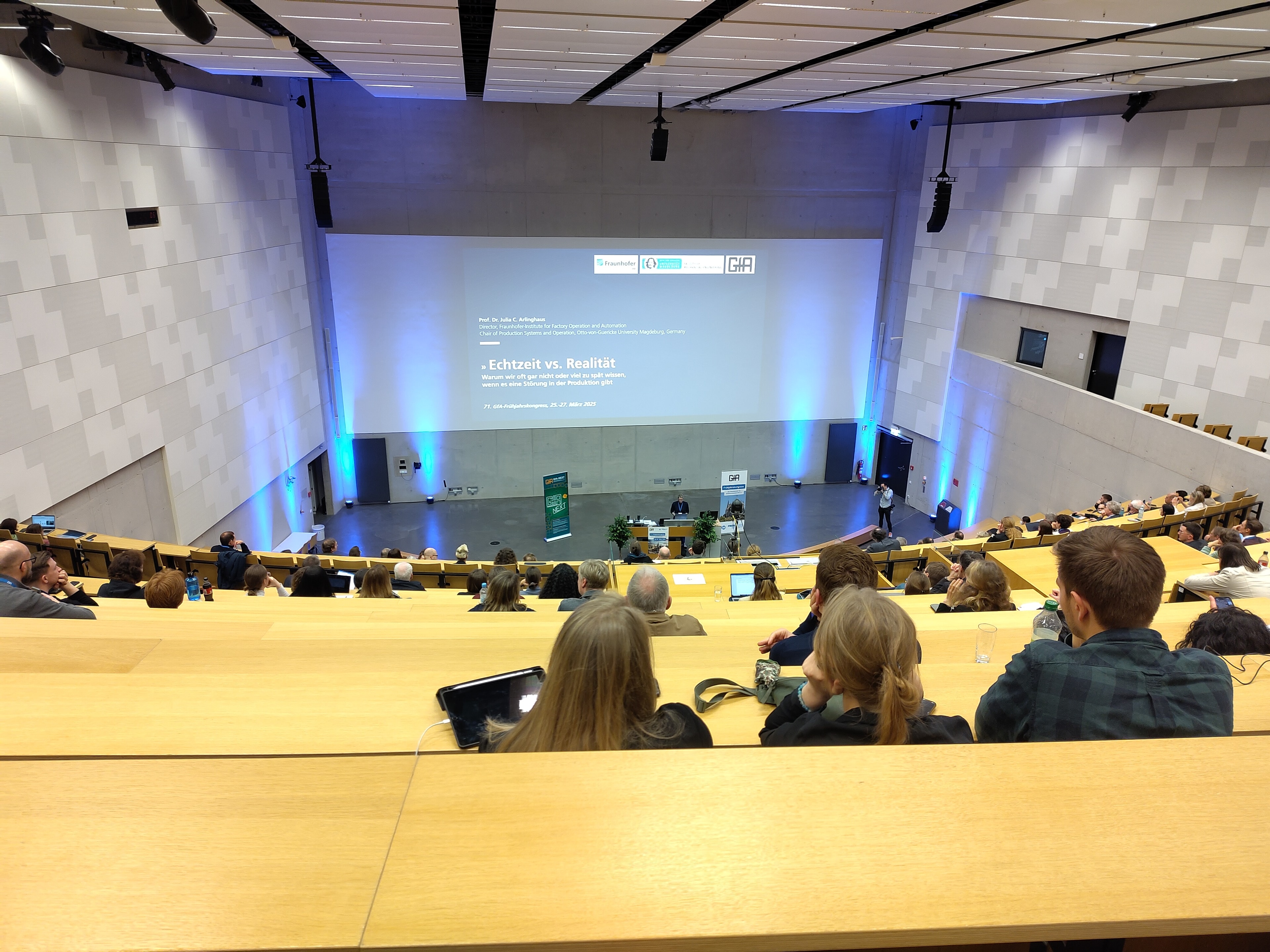 Prof. Dr. Julia Arlinghaus nimmt uns mit auf eine Reise zwischen Echtzeit und Realität